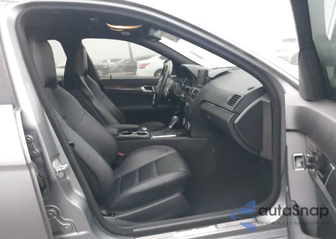 2009 Mercedes-Benz C 63 Amg из США, поврежденный, VIN WDDGF77X39F290680